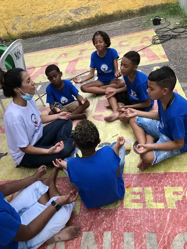 Actividad de la ONG Recomeçando en Rocha Miranda