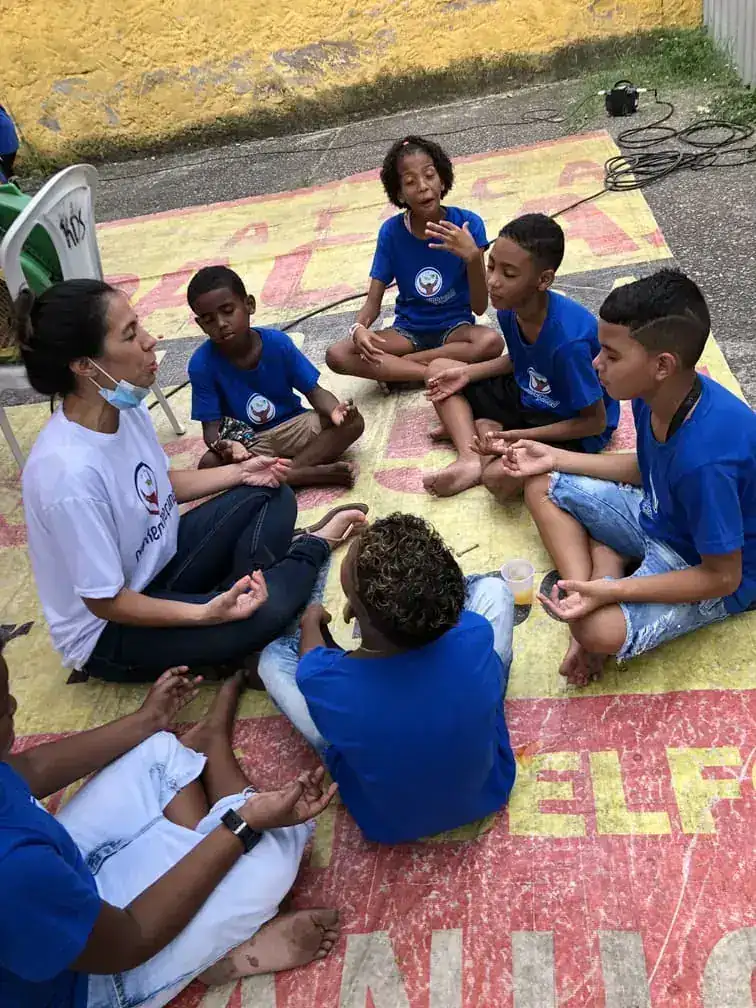 Actividad de la ONG Recomeçando en Rocha Miranda