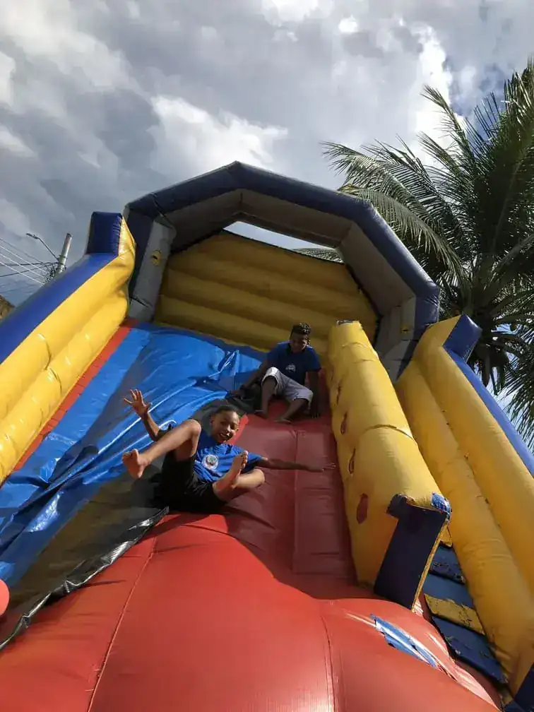 Atividade da ONG Recomeçando em Rocha Miranda